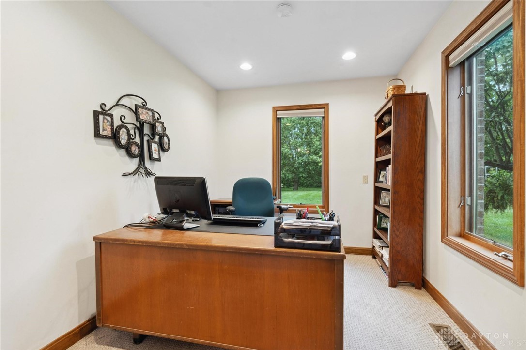 402 Wilson Park Drive, Miamisburg, Ohio image 8