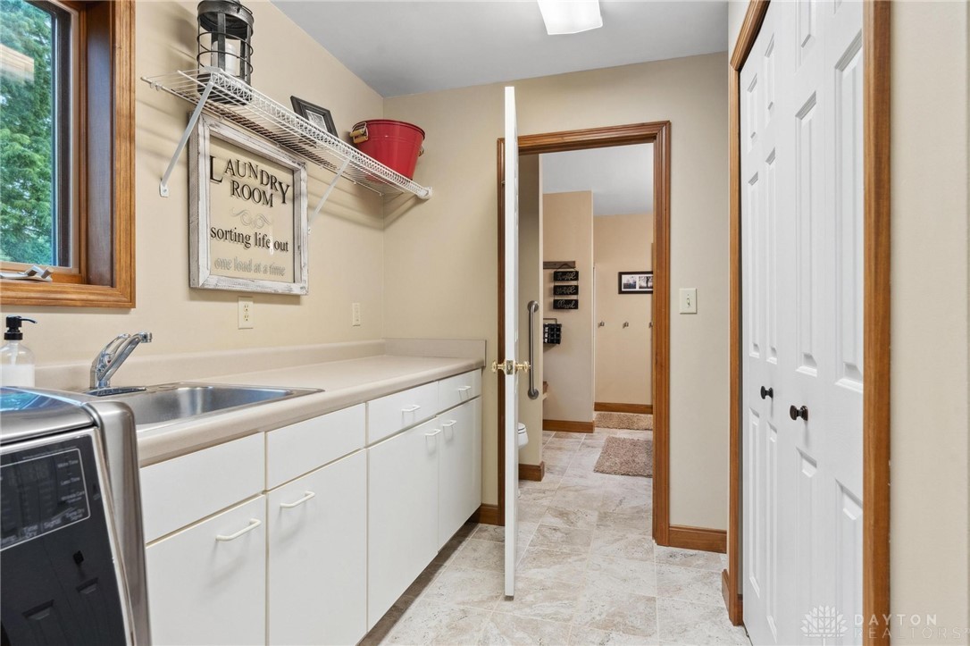 402 Wilson Park Drive, Miamisburg, Ohio image 14
