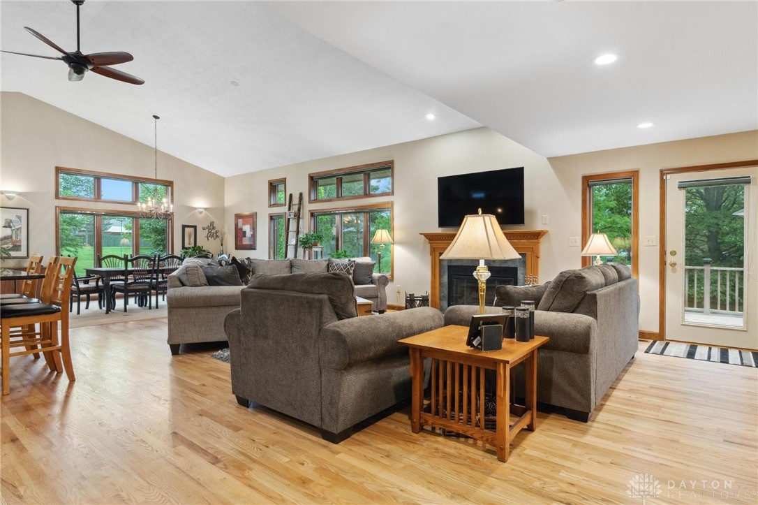 402 Wilson Park Drive, Miamisburg, Ohio image 2