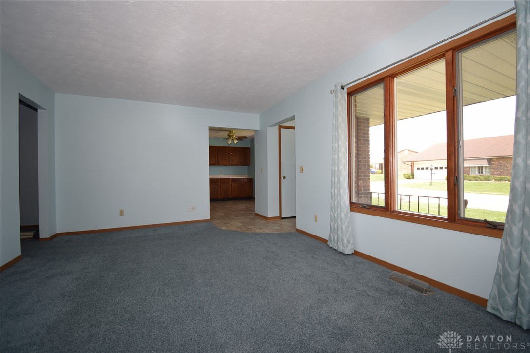 1035 Bradford Drive, Springfield, Ohio image 10