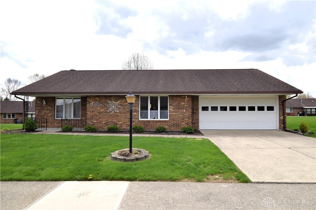 1035 Bradford Drive, Springfield, Ohio image 1