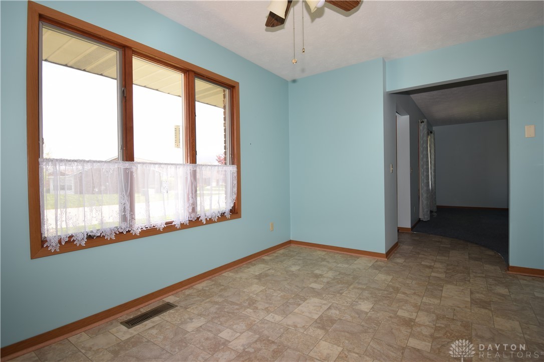 1035 Bradford Drive, Springfield, Ohio image 6