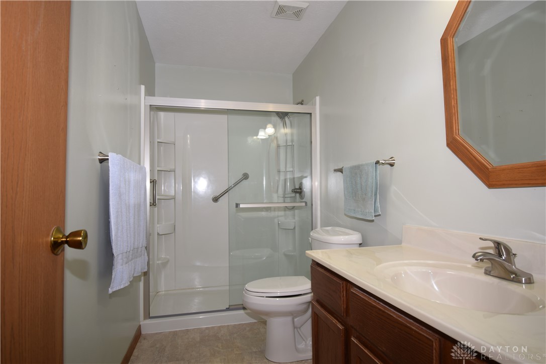 1035 Bradford Drive, Springfield, Ohio image 13