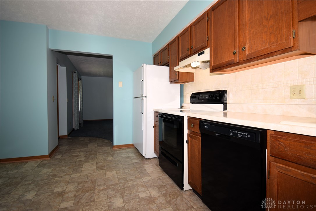 1035 Bradford Drive, Springfield, Ohio image 7