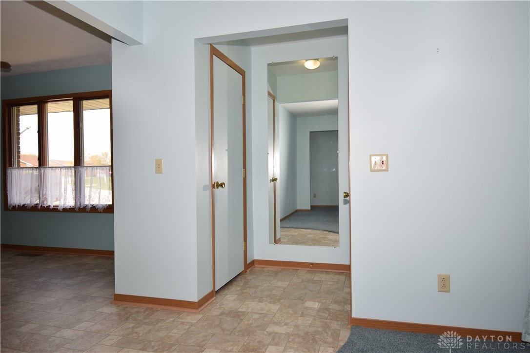 1035 Bradford Drive, Springfield, Ohio image 3