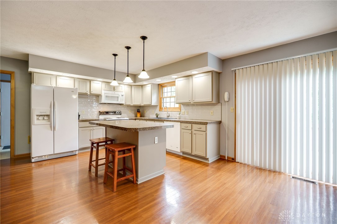 1795 Ashley Drive, Miamisburg, Ohio image 17