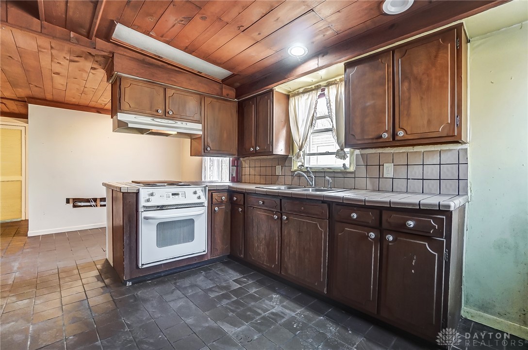 6261 Hoke Road, Clayton, Ohio image 15