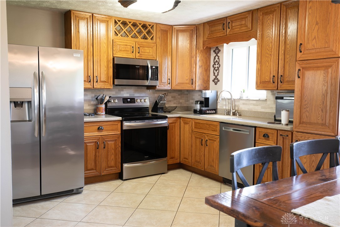 2138 Turnbull Road, Beavercreek, Ohio image 2