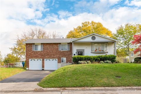 Photo of 852 Crestmont Drive, Beavercreek, OH 45431 (MLS # 949914)