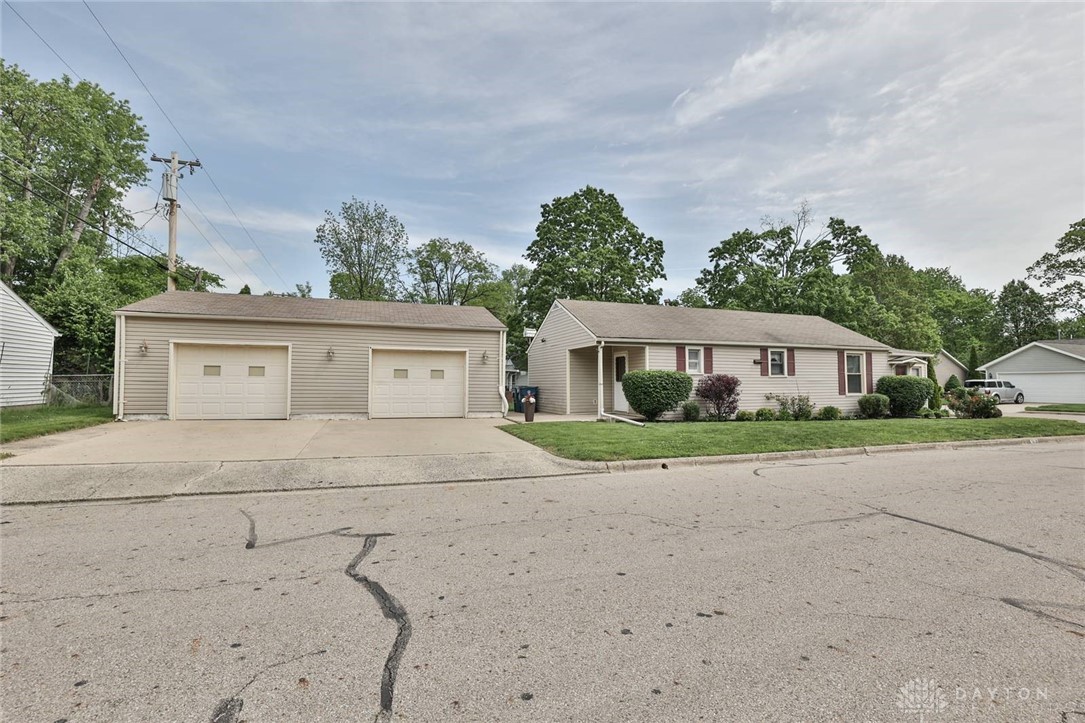 201 Bowman Avenue, Tipp City, Ohio image 25