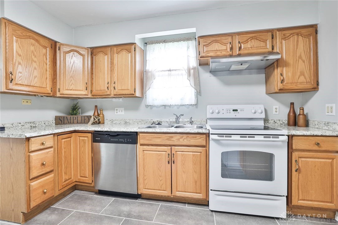 201 Bowman Avenue, Tipp City, Ohio image 10