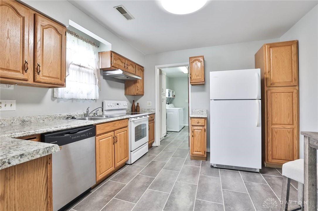 201 Bowman Avenue, Tipp City, Ohio image 9