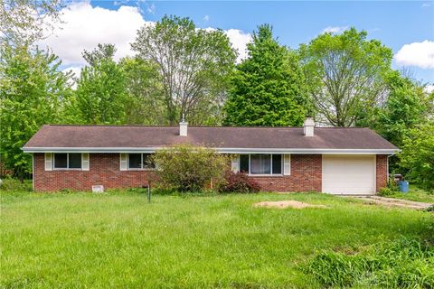 Photo of 4628 Carol Drive, Yellow Springs Vlg, OH 45387 (MLS # 957388)