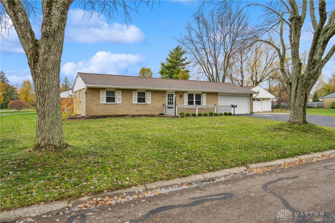 7693 Whitehall Drive, Dayton, Ohio image 2