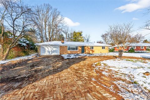 Photo of 132 Green Vista Drive, Enon Vlg, OH 45323 (MLS # 948958)