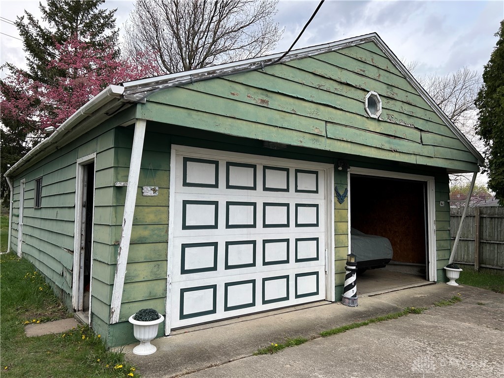 389 N Garber Drive, Tipp City, Ohio image 3