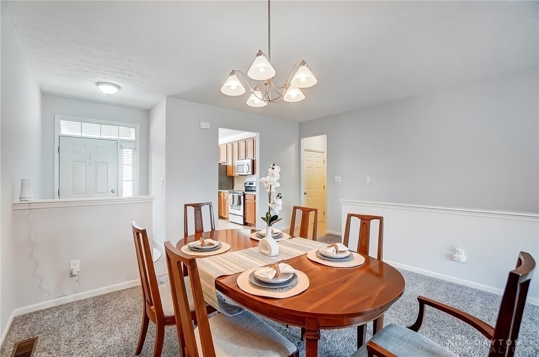 2523 Greenlefe Drive, Beavercreek, Ohio image 14