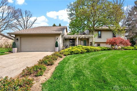 Photo of 2131 Pelwood Drive, Centerville, OH 45459 (MLS # 956411)