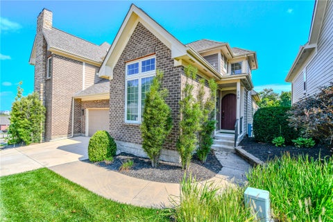 Photo of 238 Pointe Oakwood Way, Oakwood, OH 45409 (MLS # 970423)