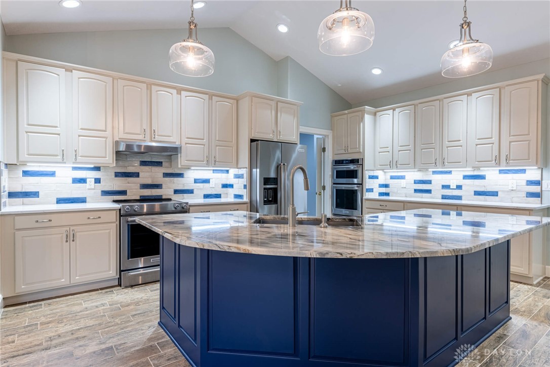 1361 Meadow Woods Court, Waynesville, Ohio image 17