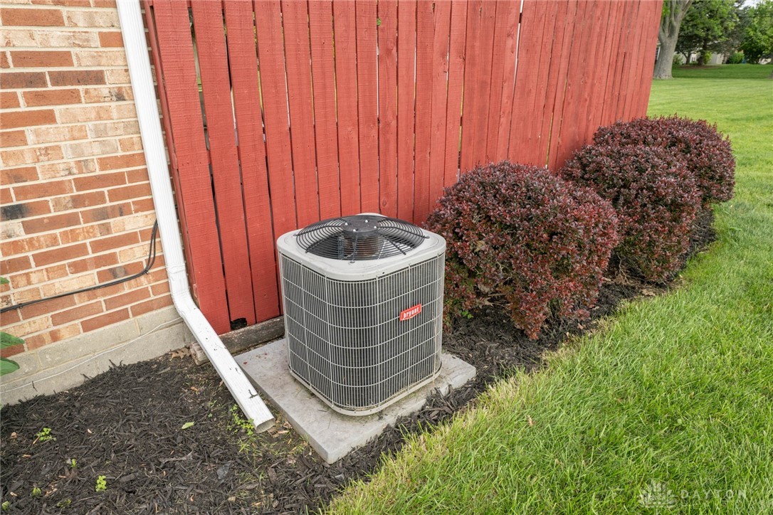 135 Coach Drive, Tipp City, Ohio image 38
