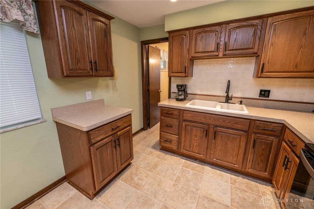 135 Coach Drive, Tipp City, Ohio image 16