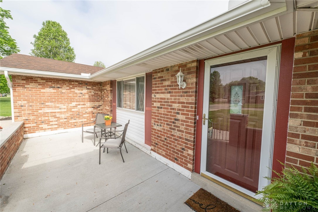 135 Coach Drive, Tipp City, Ohio image 6