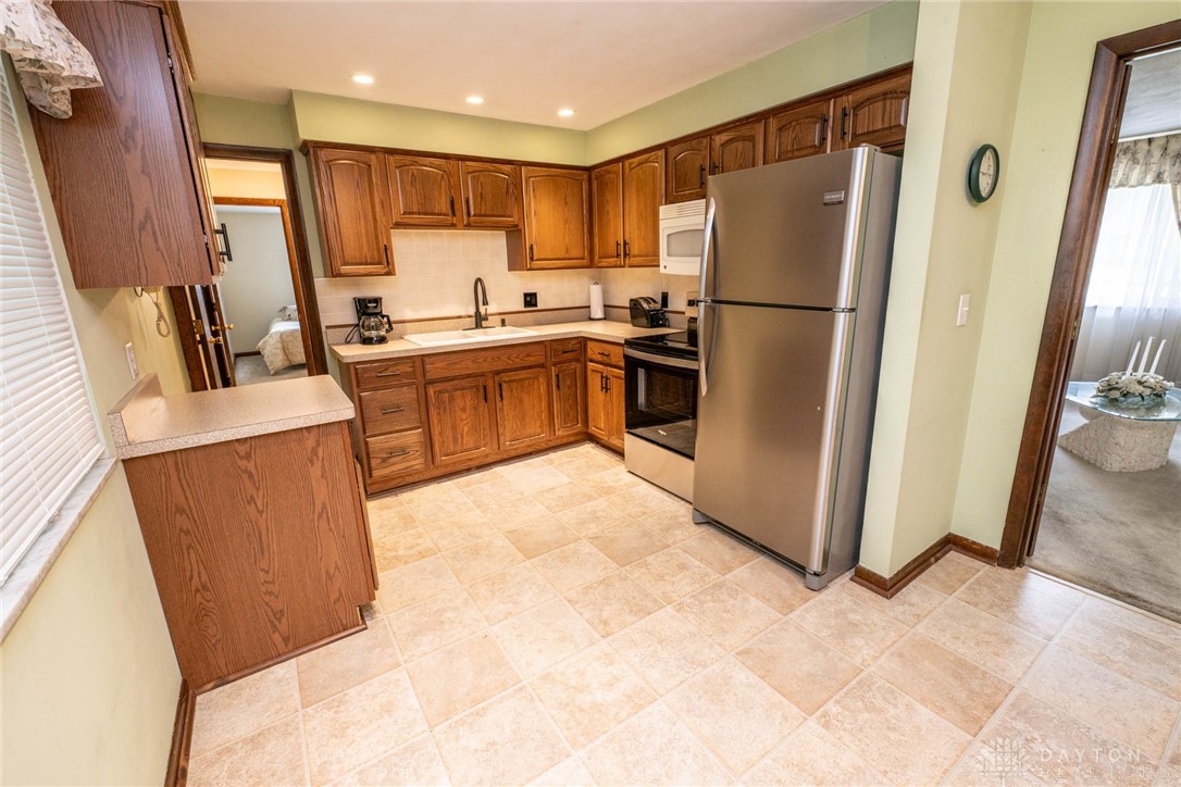 135 Coach Drive, Tipp City, Ohio image 17