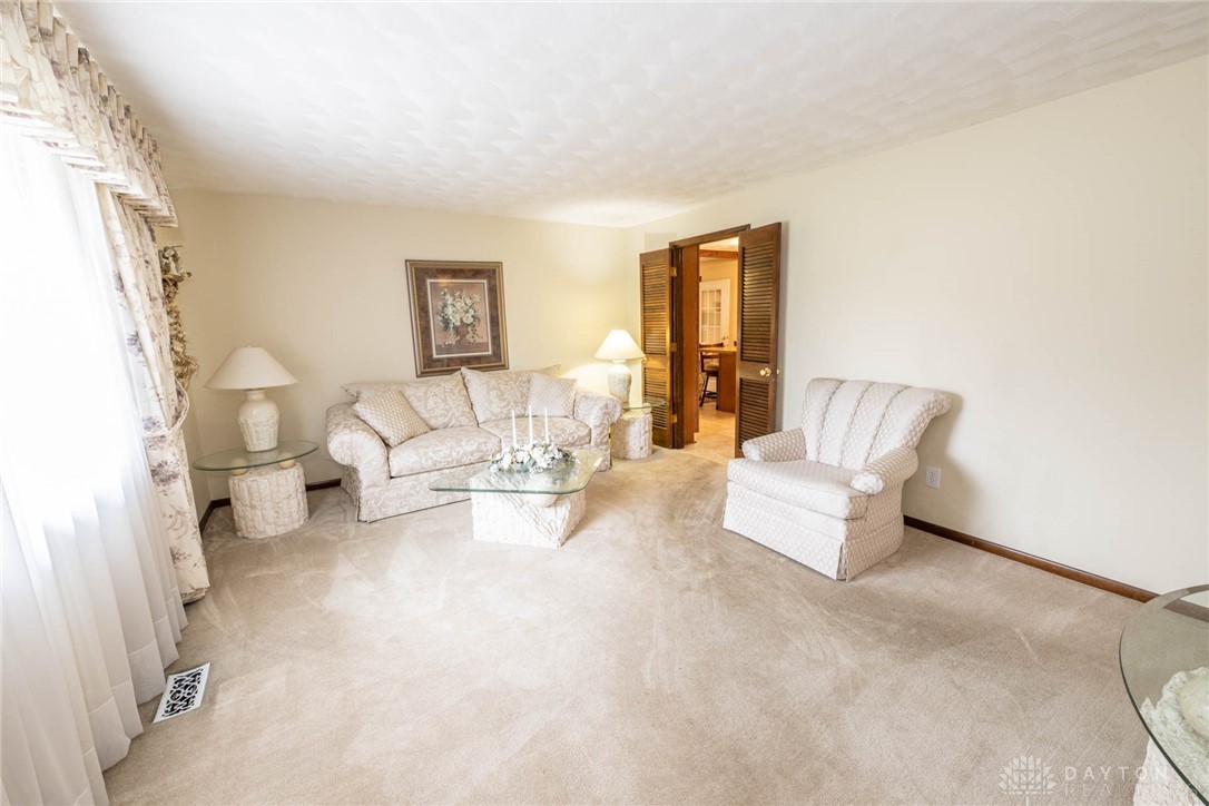 135 Coach Drive, Tipp City, Ohio image 8