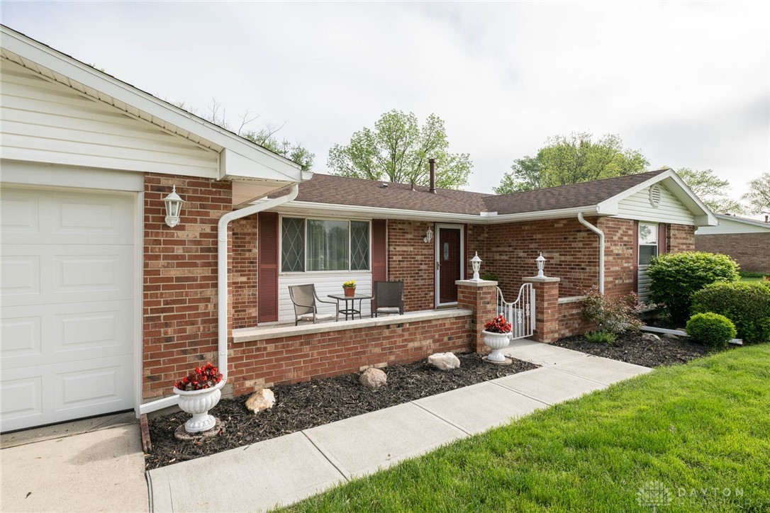 135 Coach Drive, Tipp City, Ohio image 3