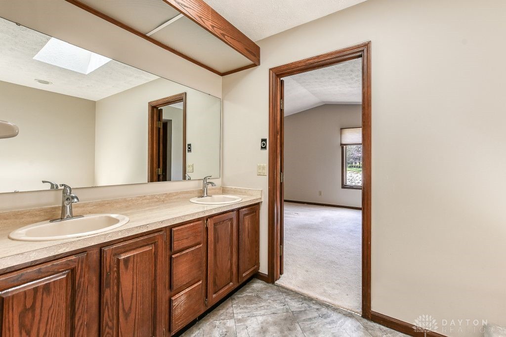 7143 Fallen Oak Trace, Dayton, Ohio image 35