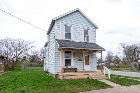 Homes For Sale - 925 Garden Avenue<br/> Middletown, OH 45044