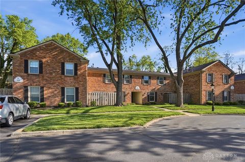 Photo of 51 Winchester Place, Dayton, OH 45458 (MLS # 957322)