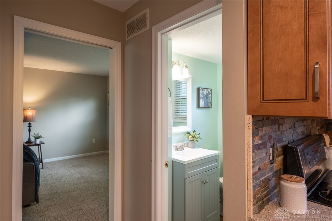 329 Kenderton Trail, Beavercreek, Ohio image 16