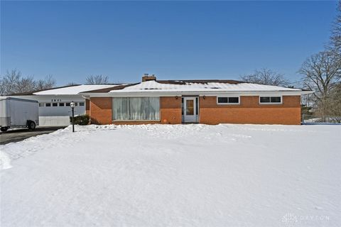 Photo of 2801 S Springfield Jamestown Street, Springfield, OH 45505 (MLS # 952058)