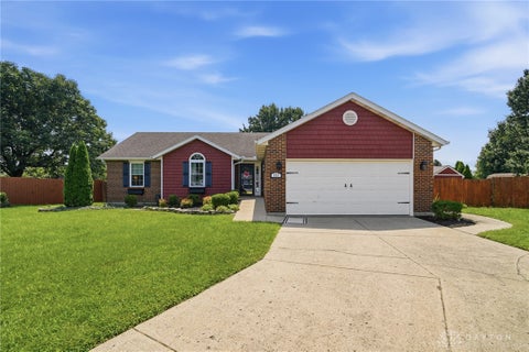 Homes For Sale - 927 Golden Meadows Court<br/> Trenton, OH 45067