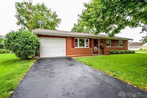 1006 Mayfield Drive, Troy, Ohio image 1
