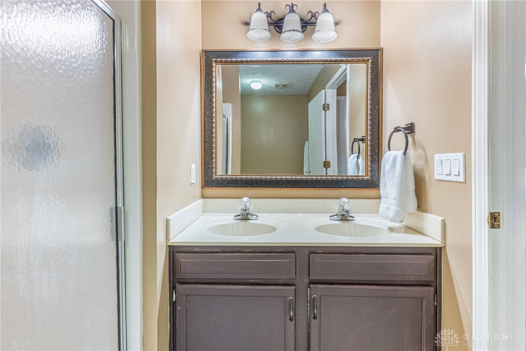 4333 Dobbin Circle, Dayton, Ohio image 20