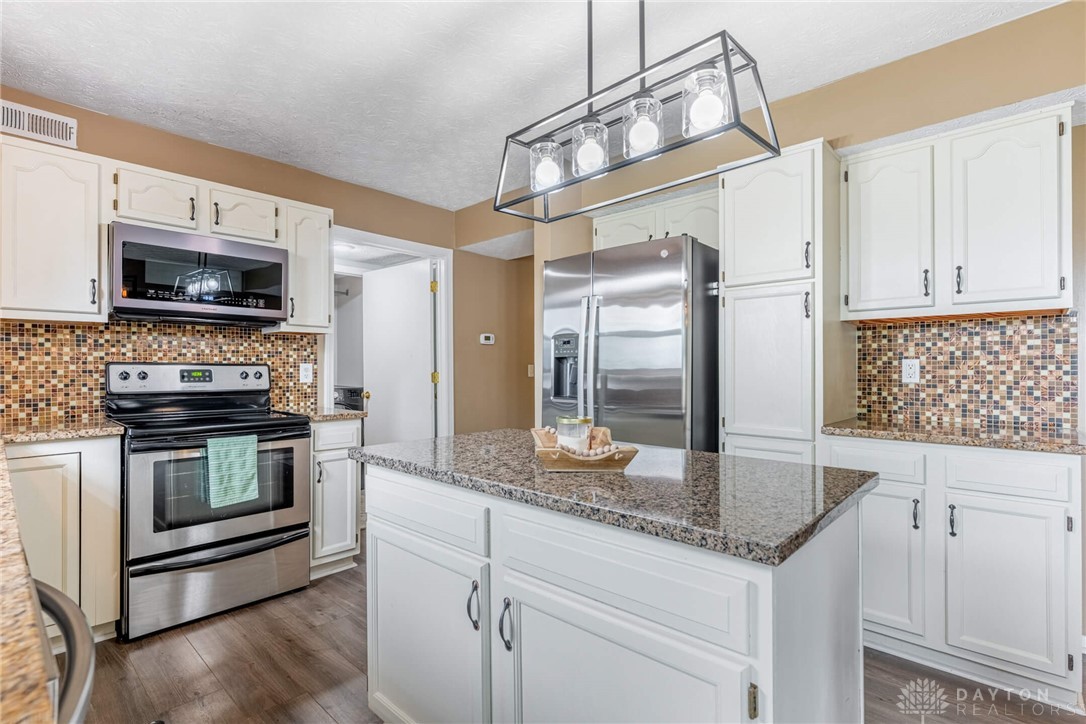 4333 Dobbin Circle, Dayton, Ohio image 4