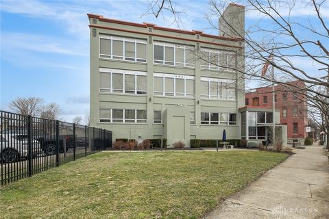 Photo of 207 E 6th Street #204, Dayton, OH 45402 (MLS # 952527)