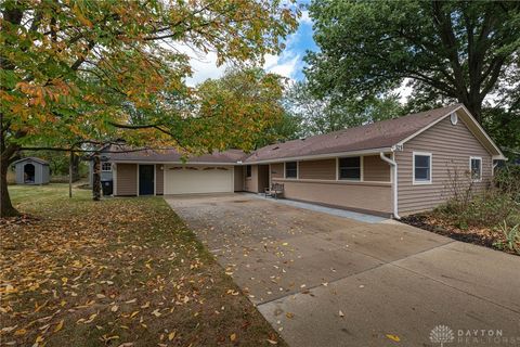 Photo of 325 Annette Drive, Dayton, OH 45458 (MLS # 944460)