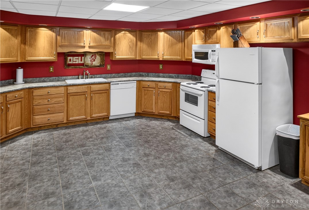 Tipp City, Ohio, 45371, United States, 5 Bedrooms Bedrooms, ,4 BathroomsBathrooms,Residential,Active,2052134