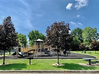 826 W Martindale Road, Englewood, Ohio image 10