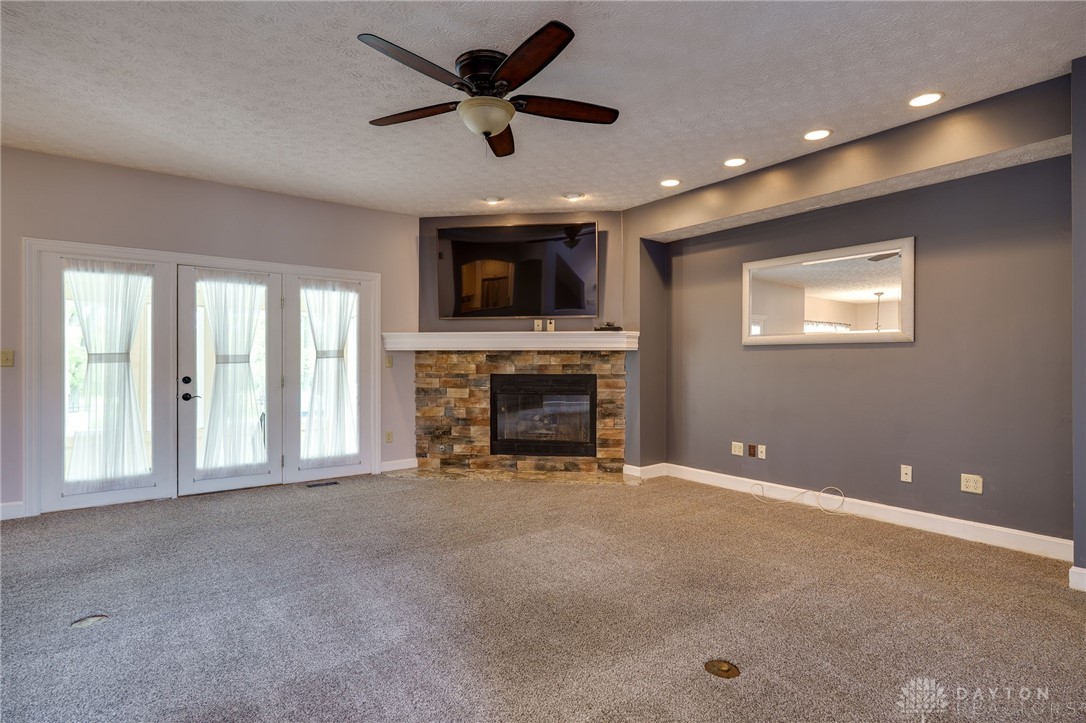 785 Heatherwoode Circle, Springboro, Ohio image 22