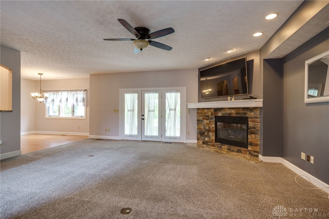 785 Heatherwoode Circle, Springboro, Ohio image 23