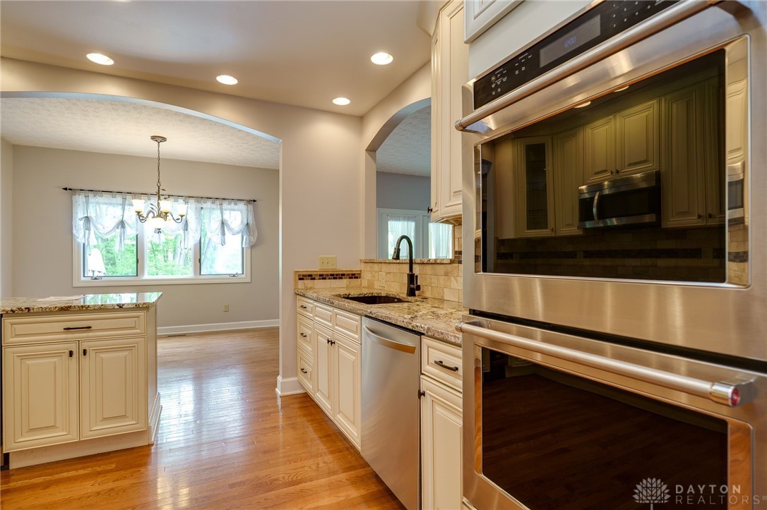 785 Heatherwoode Circle, Springboro, Ohio image 14