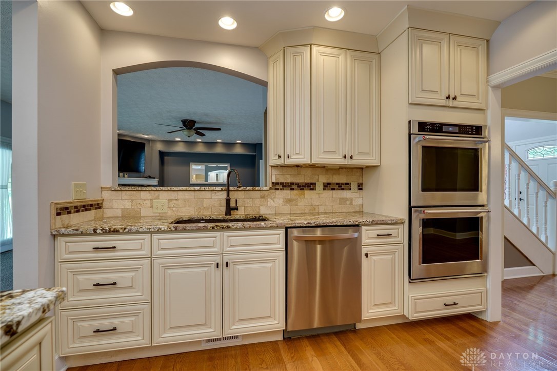 785 Heatherwoode Circle, Springboro, Ohio image 18