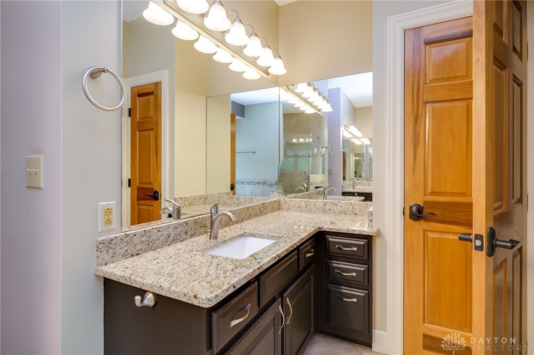 785 Heatherwoode Circle, Springboro, Ohio image 32