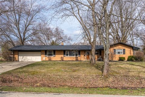 Photo of 4102 Ridgetop Drive, Bellbrook, OH 45305 (MLS # 952883)