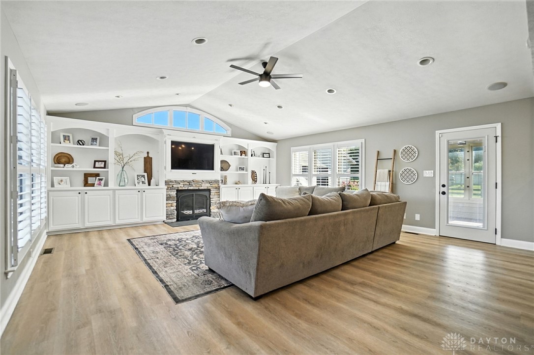 Oregonia, Ohio 45054, United States, 3 Bedrooms Bedrooms, ,3 BathroomsBathrooms,Residential,Pending,198360